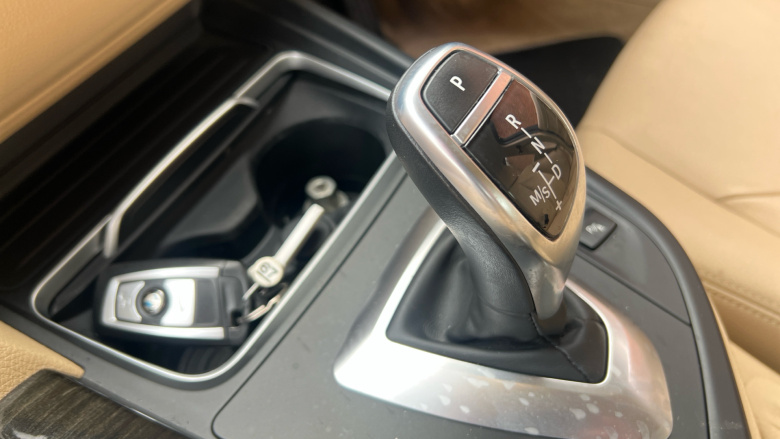 BMW 3 Series 330d xDrive Luxury 4dr Step Auto Diesel Saloon